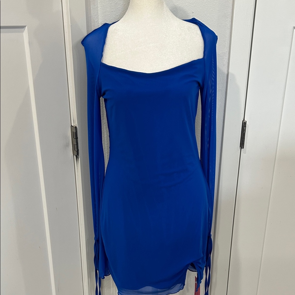 Hyper fire women’s Elegant Blue Long-Sleeve Dress. Date night cocktail party.